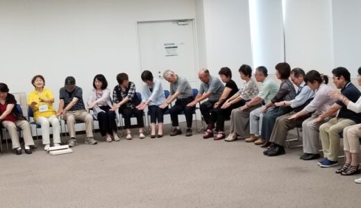 その２・輪になったままでスキンシップ（上半身の運動）